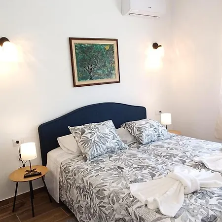Πανσιόν Golden Coast - 3*